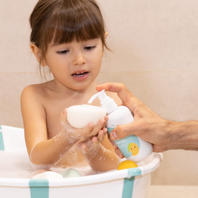 Baño del bebé: los accesorios imprescindibles para su baño diario