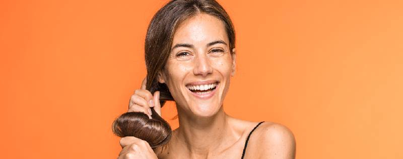 Cheveux secs et déshydratés ? La solution pour leur redonner brillance et vitalité Cheveux secs et déshydratés ? La solution pour leur redonner brillance et vitalité